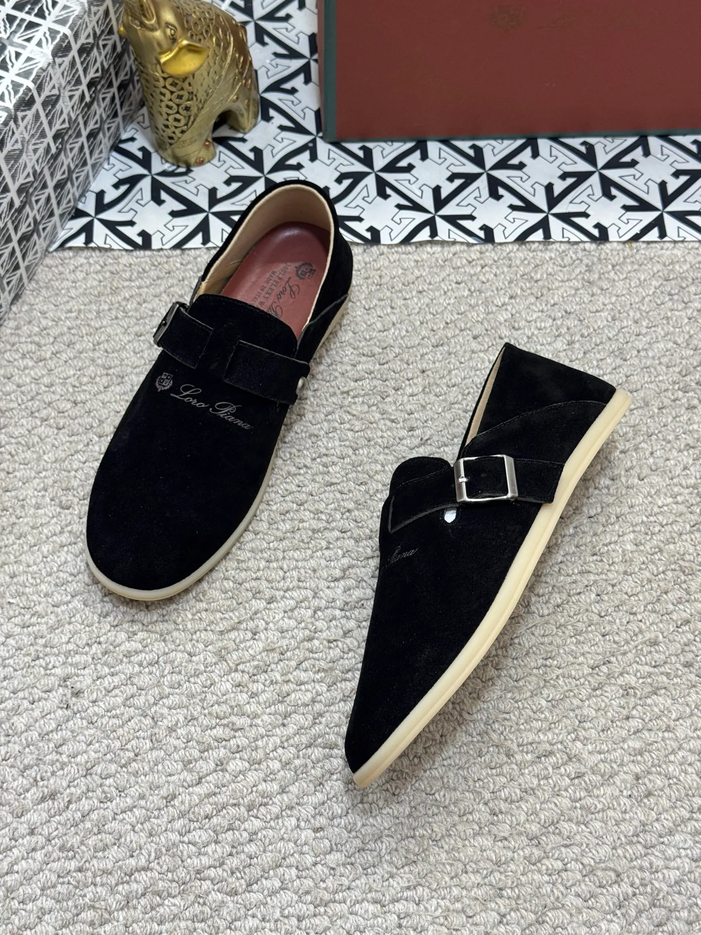 Men's men's shoes 💰420 [New style] 🍓🍓Loro Piana - LP's new moccasin shoes are made of water-repellent treated suede uppers with rubber soles, a classic. The complex craftsmanship and meticulous structure make the shoes light and soft, allowing you to walk comfortably and freely. Perfect for wearing at the beach or out in the water during the summer. Size: 38-44 (45 customized